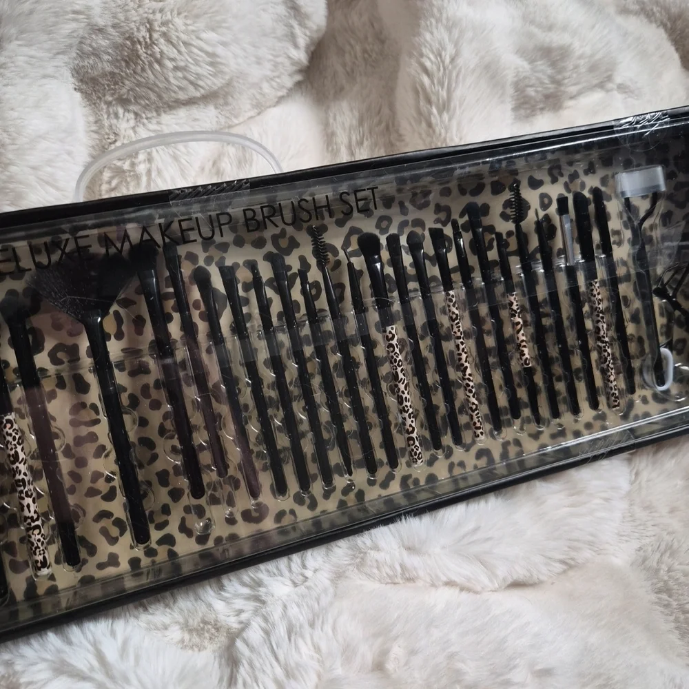 Cheetah Print Makeup Brushes Deluxe Makeup Brush Set 32 Piece Hollywood Xpressio
